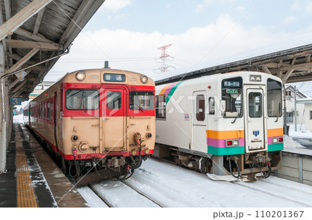かつて米坂線を走っていた国鉄色キハ58とキハ28系 山形鉄道の かつて米坂線を走っていた国鉄色キハ58とキハ28系 山形鉄道の