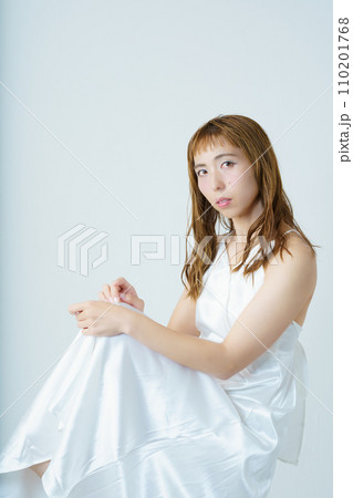 透明感のある女性ポートレート 透明感のある女性ポートレート 110201768