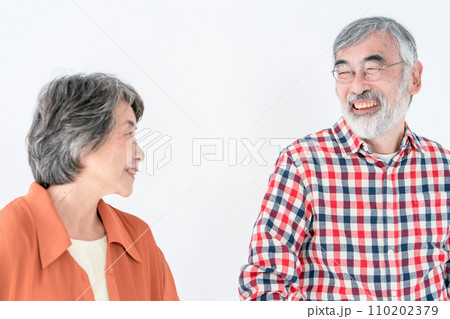仲良しシニア夫婦 仲良しシニア夫婦 110202379