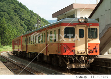 米坂線　キハ52とキハ40系列　 110202585