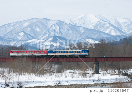 米坂線　キハ52とキハ40系列　 110202647