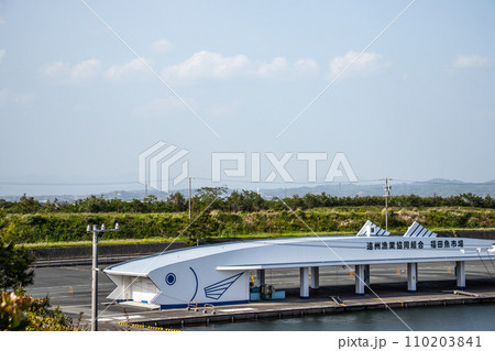 磐田市の高台から見る福田魚港の風景(静岡県) 110203841