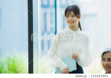 ビジネスシーン　　 110203865