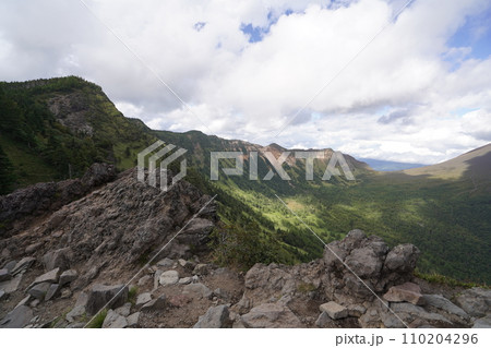 浅間山のトーミの頭付近から見る外輪山の仙人岳方面 2023年9月19日 浅間山のトーミの頭付近から見る外輪山の仙人岳方面 2023年9月19日 110204296