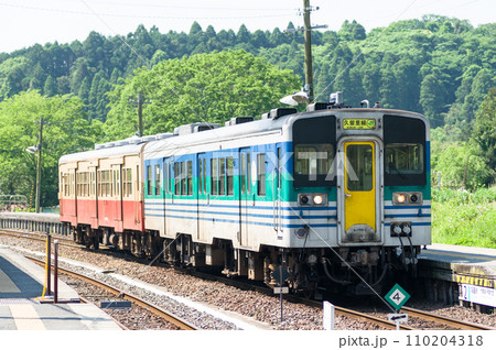 かつて千葉県の久留里線を走っていたキハ30・キハ37・キハ38などの気動車 かつて千葉県の久留里線を走っていたキハ30・キハ37・キハ38などの気動車 110204318