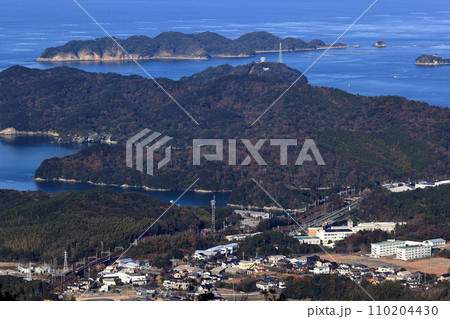 鳥羽の海と近鉄特急 110204430