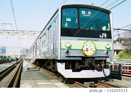 車両基地に停車する山手線の205系(鶴見表示) 車両基地に停車する山手線の205系(鶴見表示) 110205515