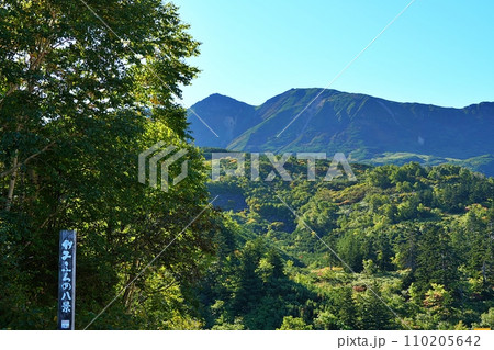 かみふらの八景 十勝岳温泉郷から望む十勝岳連峰 (北海道上富良野町) かみふらの八景 十勝岳温泉郷から望む十勝岳連峰 (北海道上富良野町) 110205642