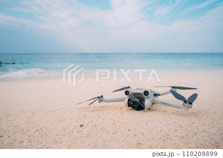 砂浜とドローン 砂浜とドローン 110209899