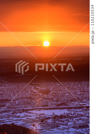 初日の出(藻岩山山頂)_2483-85 初日の出(藻岩山山頂)_2483-85 110210534