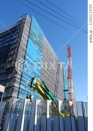 建設中の大型物流施設 110211410