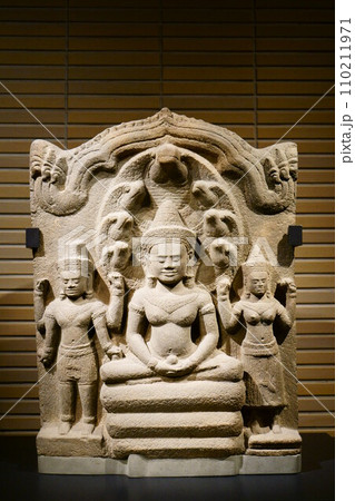 5893　仏陀三尊像 110211971