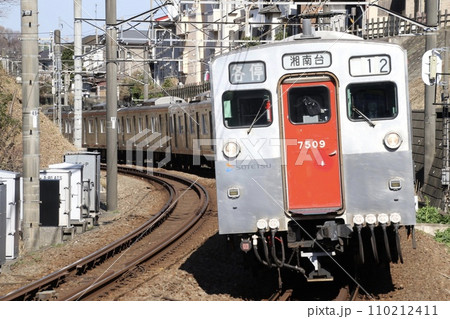 相鉄本線を行く7000系 110212411