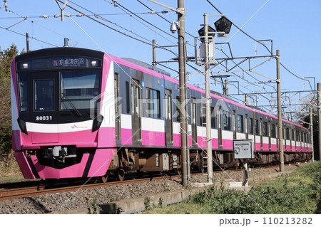 京成津田沼へ向かう新京成80000形 110213282