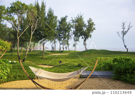 穏やかなビーチリゾートの朝 穏やかなビーチリゾートの朝 110213649