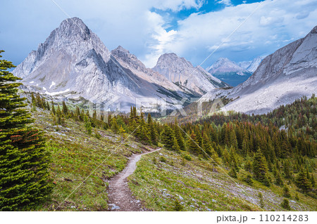 山の中から見た風景 登山 山の中から見た風景 登山 110214283