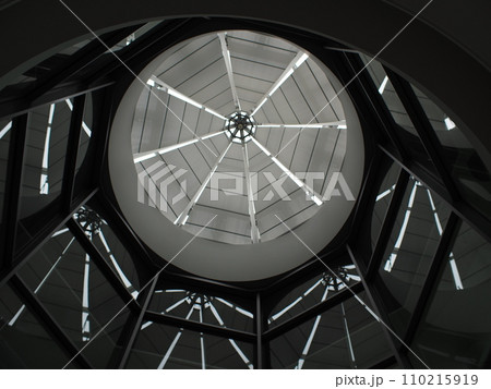 高い天井 110215919