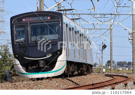 東武日光線を南栗橋に向かって走る東急電鉄からの急行電車 110217064