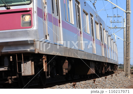 東武日光線を中央林間に向かって走る東京メトロの急行電車 東武日光線を中央林間に向かって走る東京メトロの急行電車 110217071