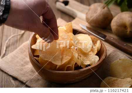 ポテトチップス 110217421