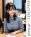 カウンセリング中の女性 110217458
