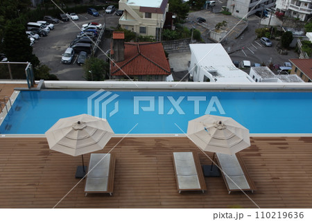 インフィニティプールの風景_ノボテル沖縄那覇 110219636