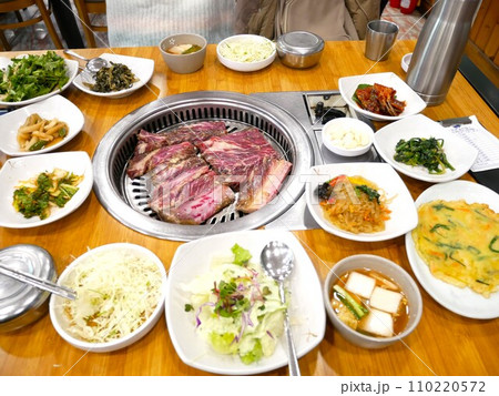 さまざまな韓国料理 110220572
