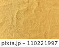 シワがある黄色の麻布 110221997
