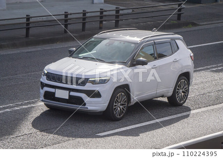 SUV多用途車 道路走行 SUV多用途車 道路走行 110224395