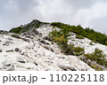 9月下旬の鳳凰三山、地蔵岳方面の稜線 110225118