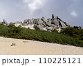 9月下旬の鳳凰三山、薬師岳山頂の大岩 110225121