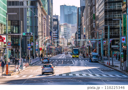 日本の東京都市景観 元日の日本橋。日本橋高島屋S.C.などを望む。人や車は少ない＝令和6年1月1日 110225346