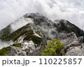 9月下旬の鳳凰三山、地蔵岳～観音ケ岳の尾根道 110225857