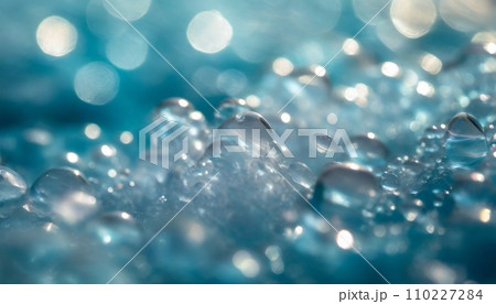 水中写真 キラキラとした美しい光が差し込む水中 110227284