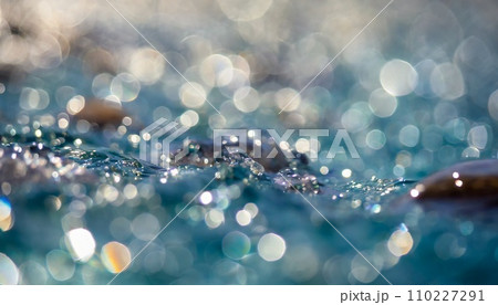 水中写真 キラキラとした美しい光が差し込む水中 水中写真 キラキラとした美しい光が差し込む水中 110227291