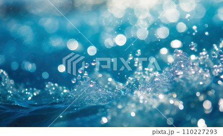 水中写真 キラキラとした美しい光が差し込む水中 水中写真 キラキラとした美しい光が差し込む水中 110227293