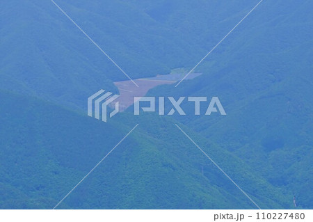 五葉山からの釜石鉱山のダム 110227480