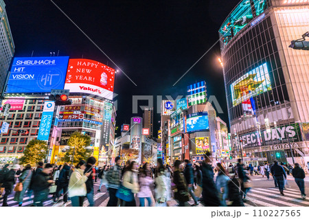 日本の東京都市景観 元日…賑わう渋谷。新年が素晴らしい時代になりますように…=令和6年1月1日 日本の東京都市景観 元日…賑わう渋谷。新年が素晴らしい時代になりますように…=令和6年1月1日 110227565