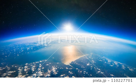 宇宙から見た美しい青く輝く地球 110227701