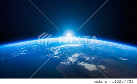 宇宙から見た美しい青く輝く地球 110227702