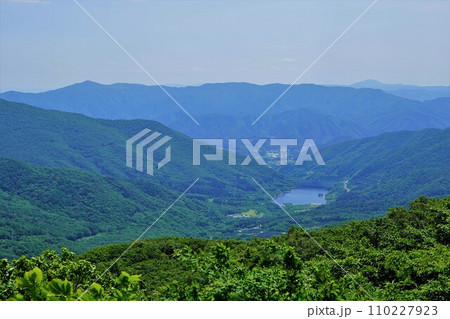 五葉山展望地からの鷹生ダムと五葉湖 五葉山展望地からの鷹生ダムと五葉湖 110227923