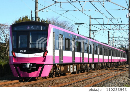 松戸へ向けて直線区間をゆく新京成電鉄80000形 松戸へ向けて直線区間をゆく新京成電鉄80000形 110228948