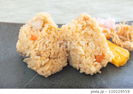 おいしい鶏飯おにぎり おいしい鶏飯おにぎり 110229559