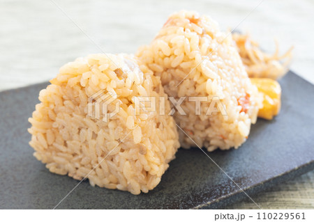 おいしい鶏飯おにぎり おいしい鶏飯おにぎり 110229561