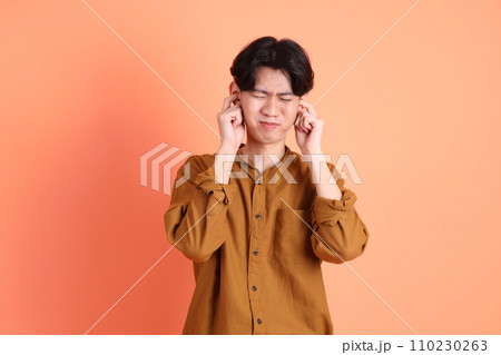 Man in 20s 110230263
