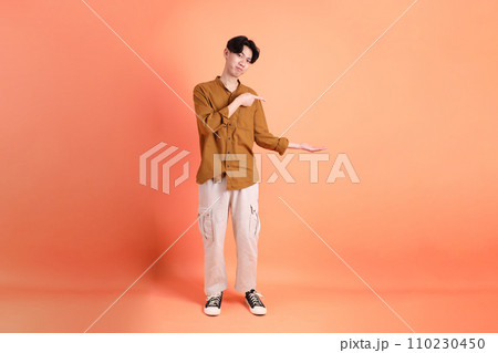 Man in 20s 110230450