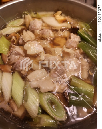家庭の鍋料理 110235075
