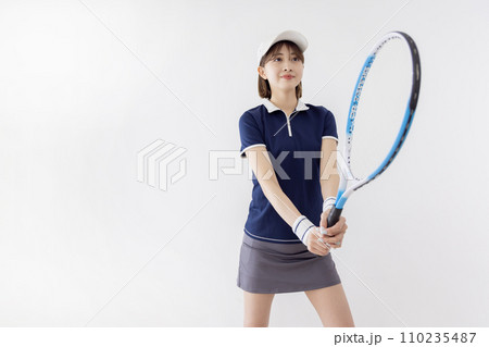 テニス　女性　構える 110235487
