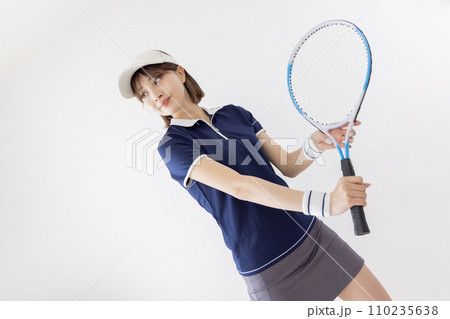 テニス　女性　構える 110235638