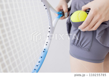 テニス 女性 ボールの隠し場所 テニス 女性 ボールの隠し場所 110235785